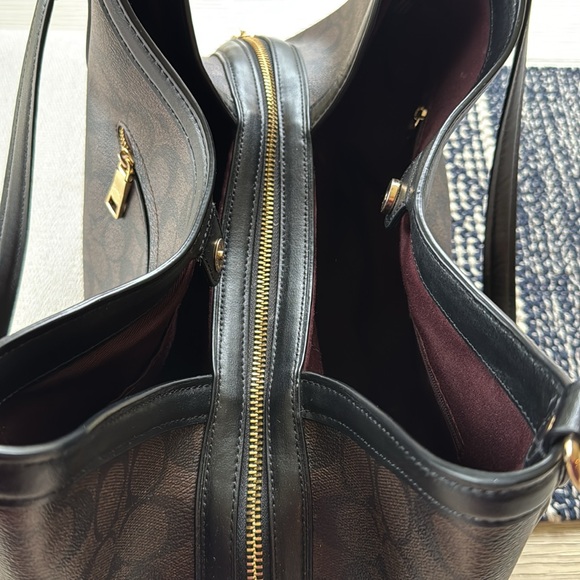 Coach purse - Picture 4 of 7